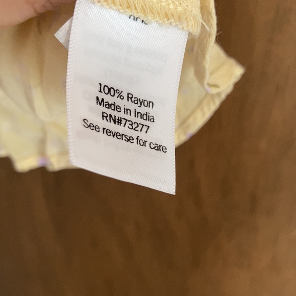 Relisted So yellow with floral print cinch front top size L - Picture 11 of 17